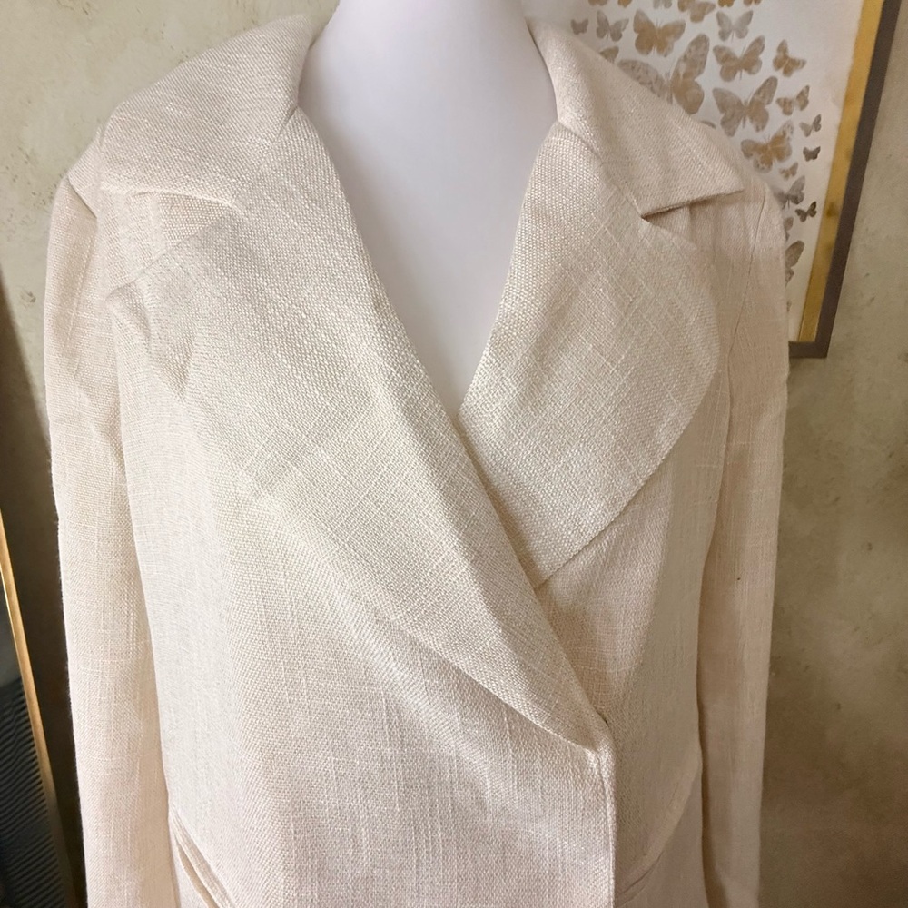 PrettyLittleThing Cream Blazer